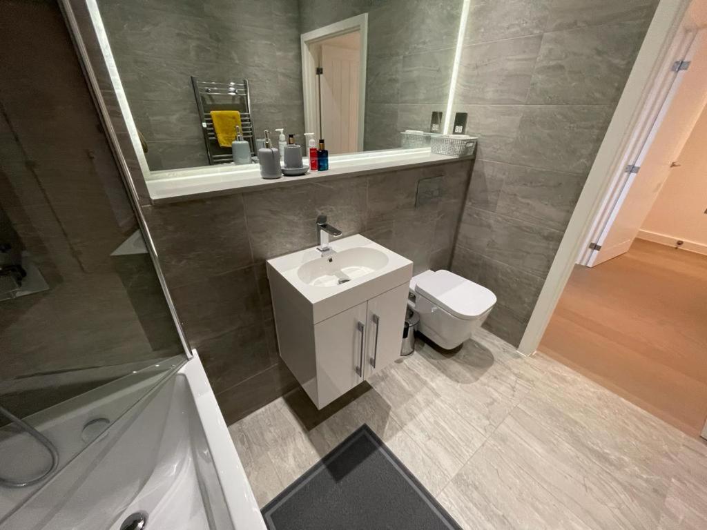 Pearl Bay - One bedroom Luxury Apartment in St Albans - Chambres d'hôtes St Albans