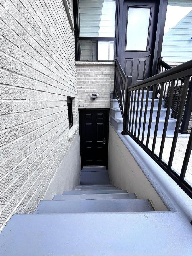 Modern Suite in Etobicoke - Near Airport & Downtown! - B&B Toronto