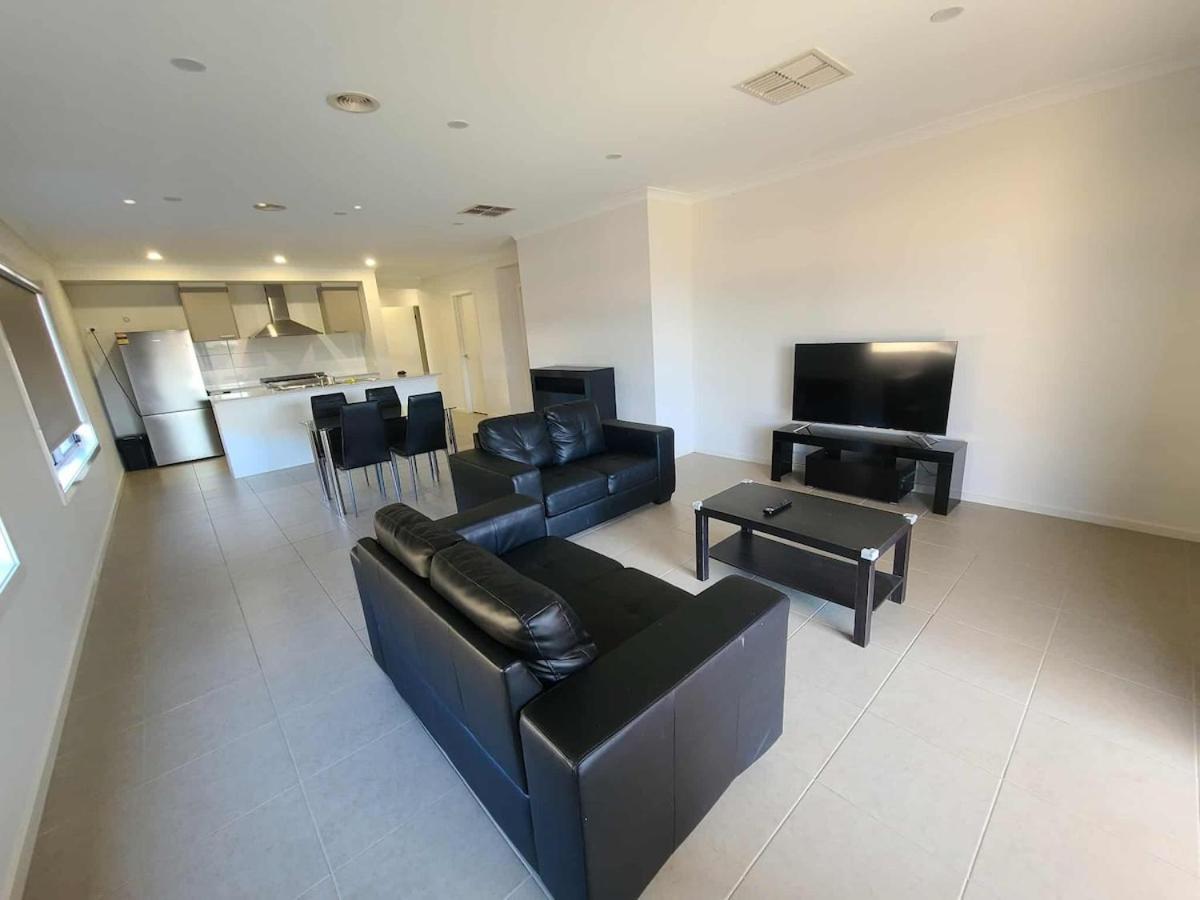 Executive Family Home - B&B Benalla