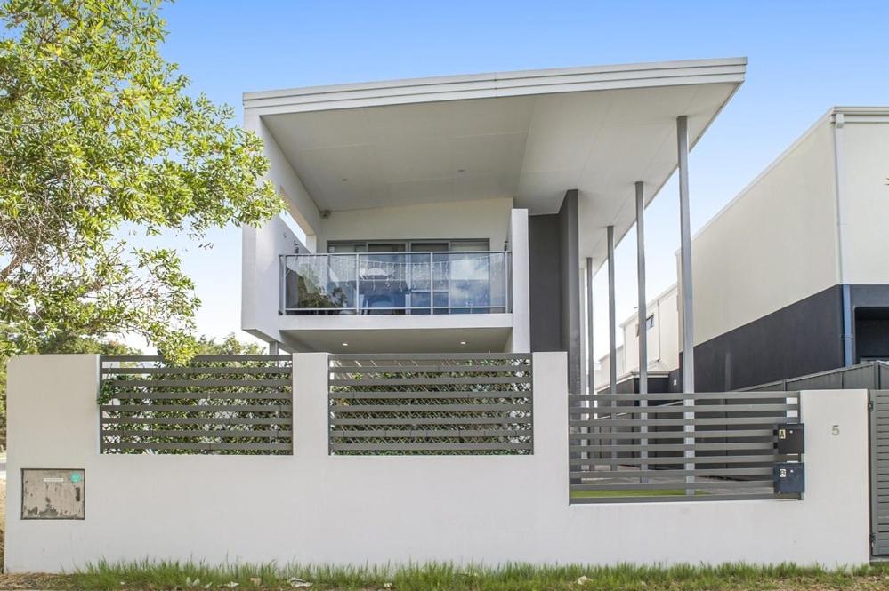 Entire 3-Bedroom Home in Mirrabooka Town Centre - Ferienwohnung Perth