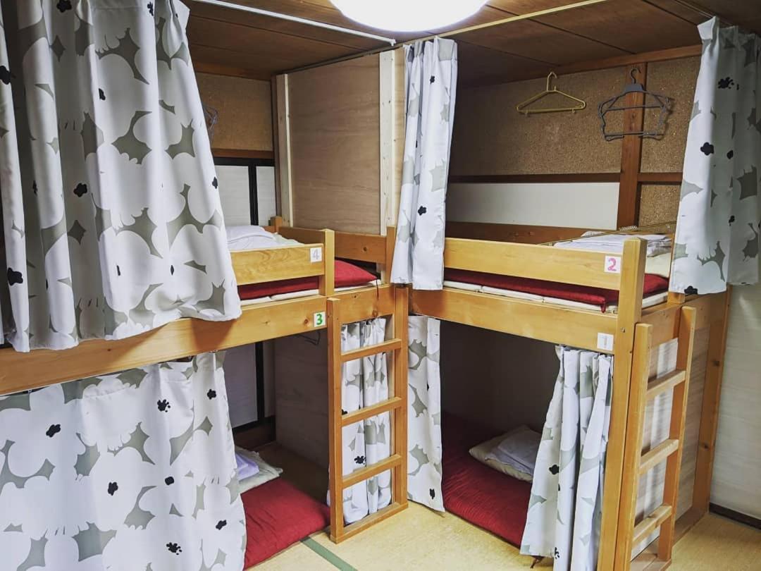 Etagenbett im Schlafsaal für Frauen