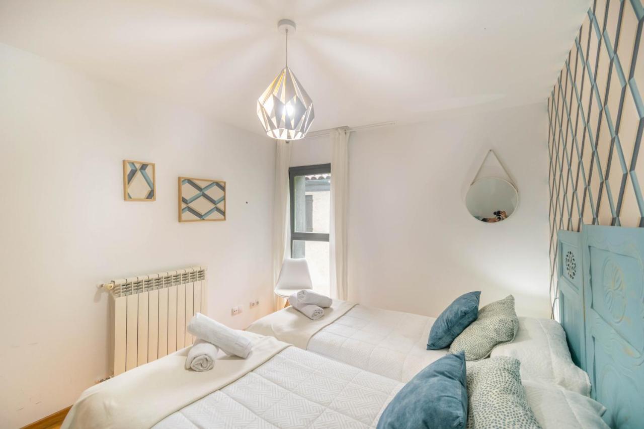 Twin Room with Shared Bathroom