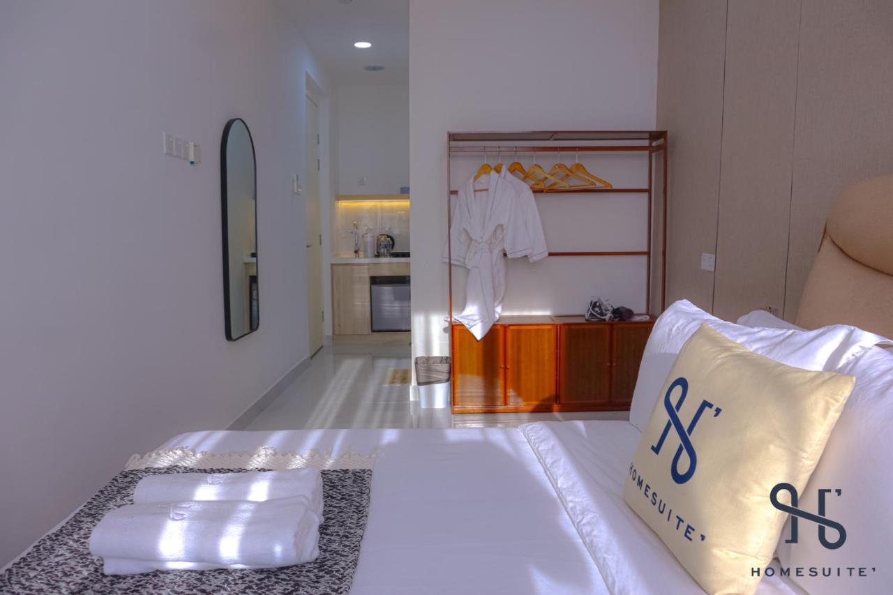 Studio Lit King-Size