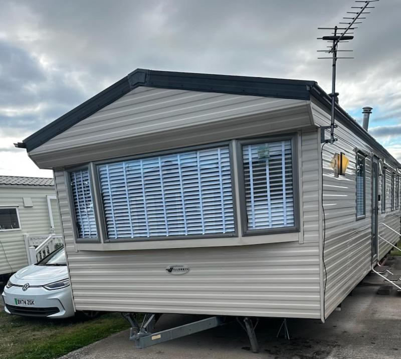 Winkups Getaway caravan hire - B&B Kinmel Bay