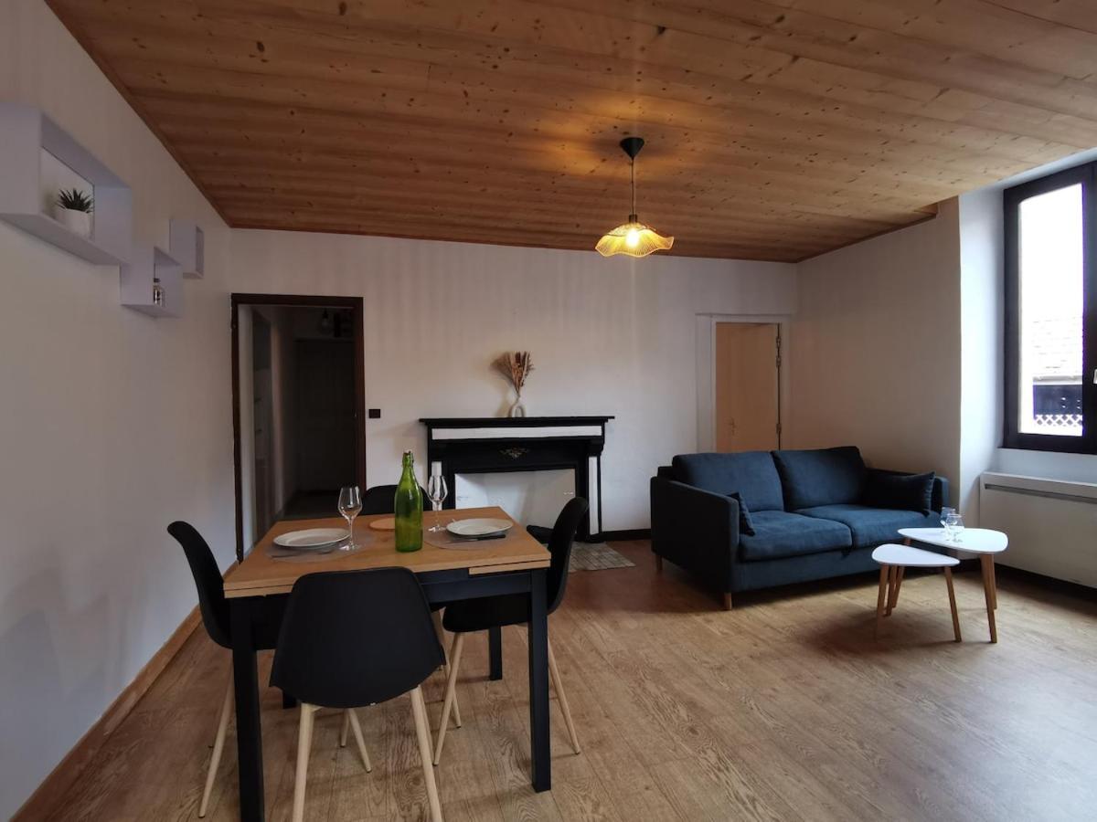 Grand T2 avec balcon - proche centre historique - B&B Moûtiers