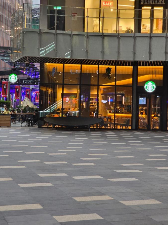 Lucentia Residence Infinity swimming pool BY Lalaport - B&B Kuala Lumpur