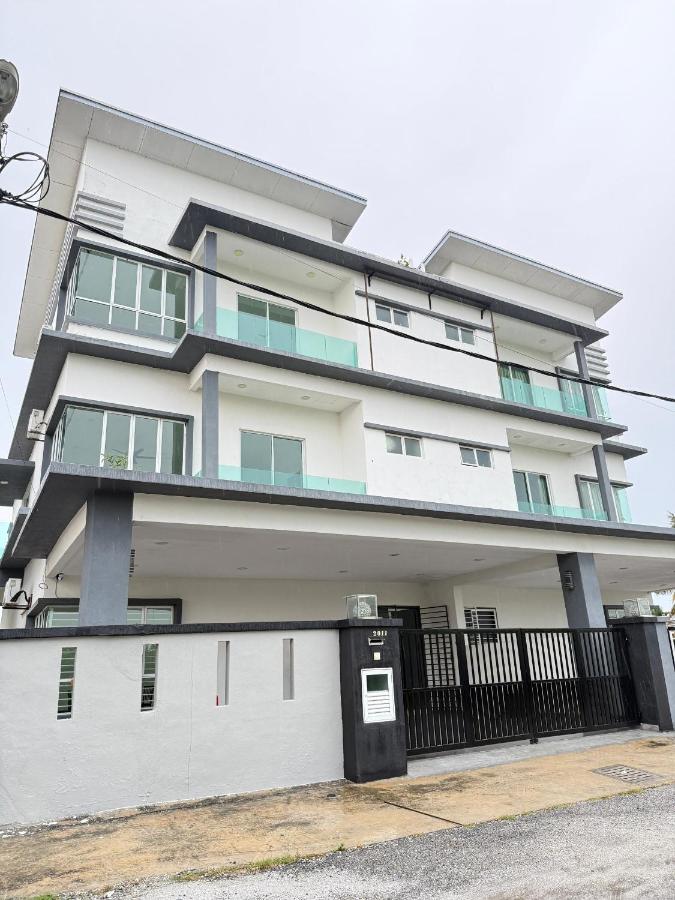 Sekinchan 2008 Homestay KaraokeBBQ 20pax 三层简约风名宿 - Ferienwohnung Sekinchan