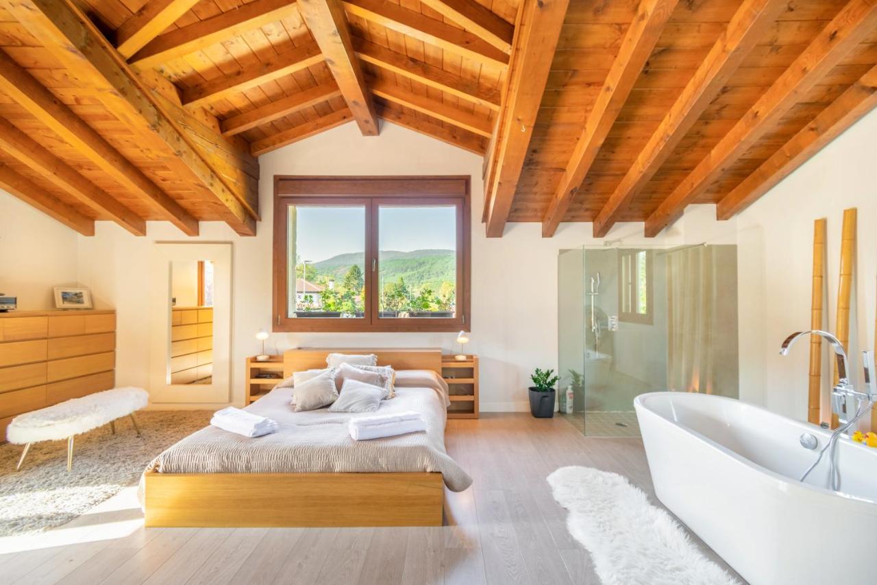 Acogedora casa rural con jardín próxima a Pamplona - B&B Larrasoaña