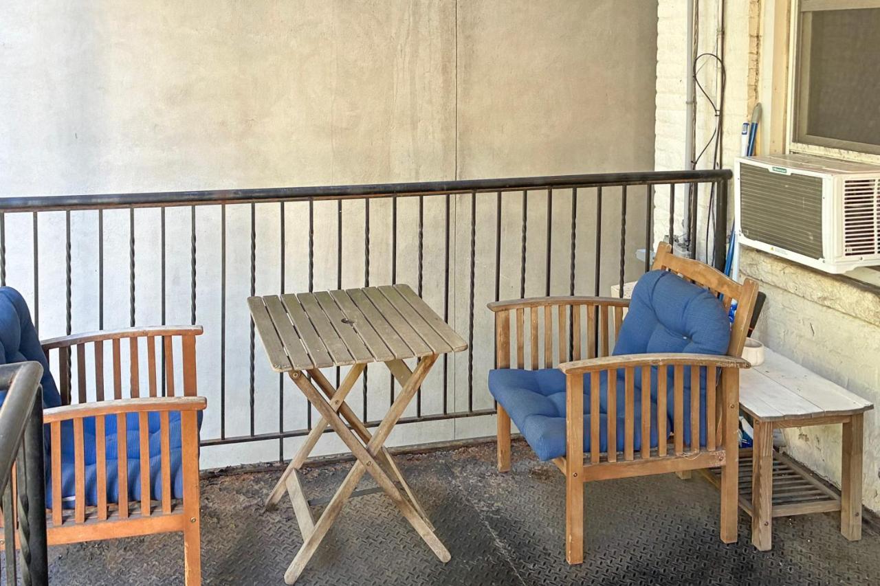 Walk to Washington St: Hoboken Apt w/ Balcony! - Ferienwohnung Hoboken