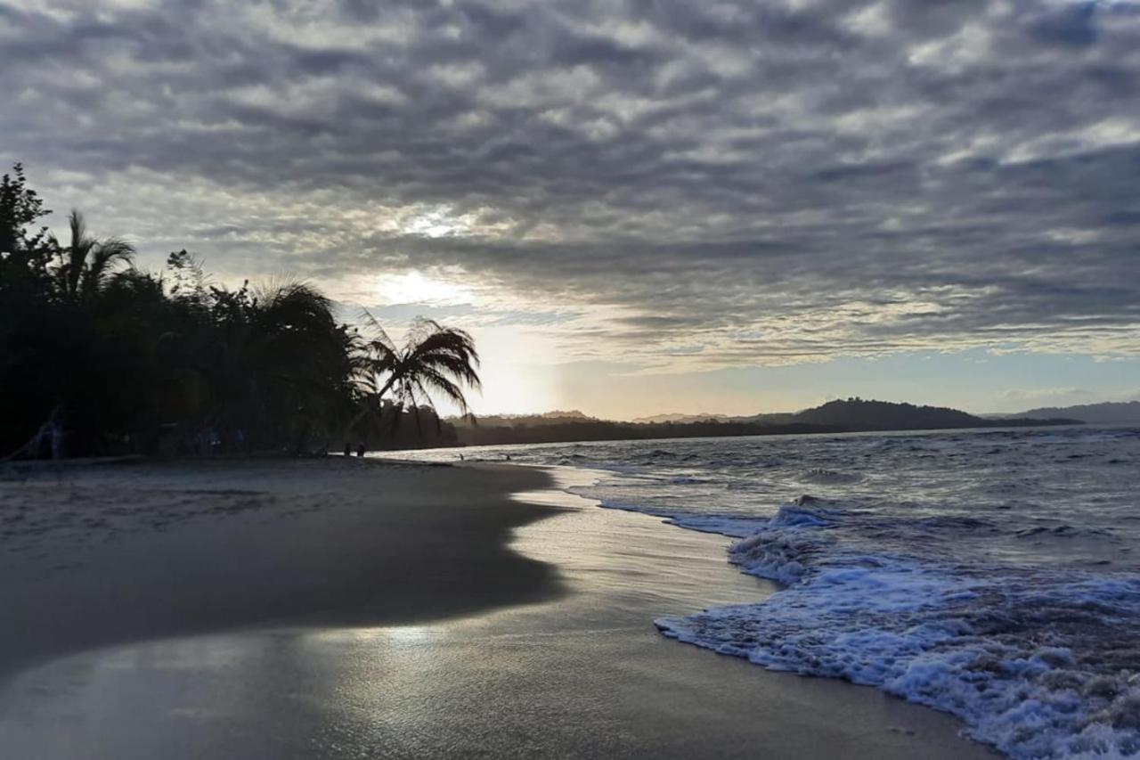 Casa Madrid, Wifi, Camine a la playa - Chambres d’hôtes Puerto Viejo