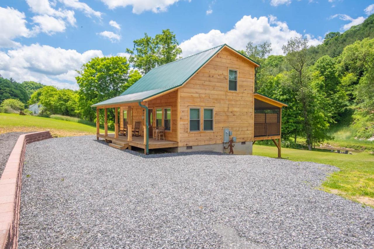 New River Log Cabin, HOT TUB, Fire Pit - Bed and Breakfast Ashland