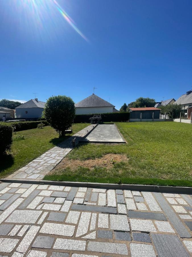 Maison 4 ch, jardin & dino, 5 min Fougères - Chambres d'hôtes Parigné