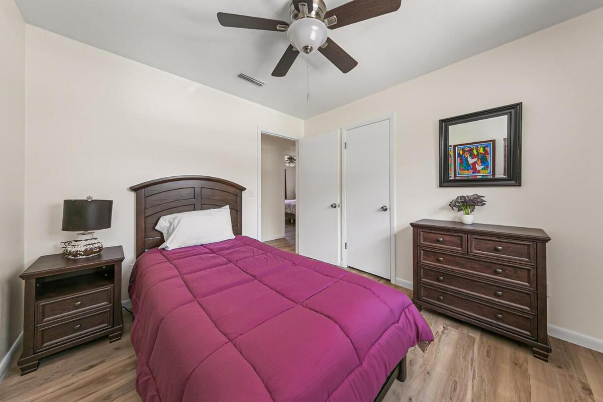 Cozy home near USSSA complex, Viera and Cruise Terminals! - Chambres d’hôtes Rockledge