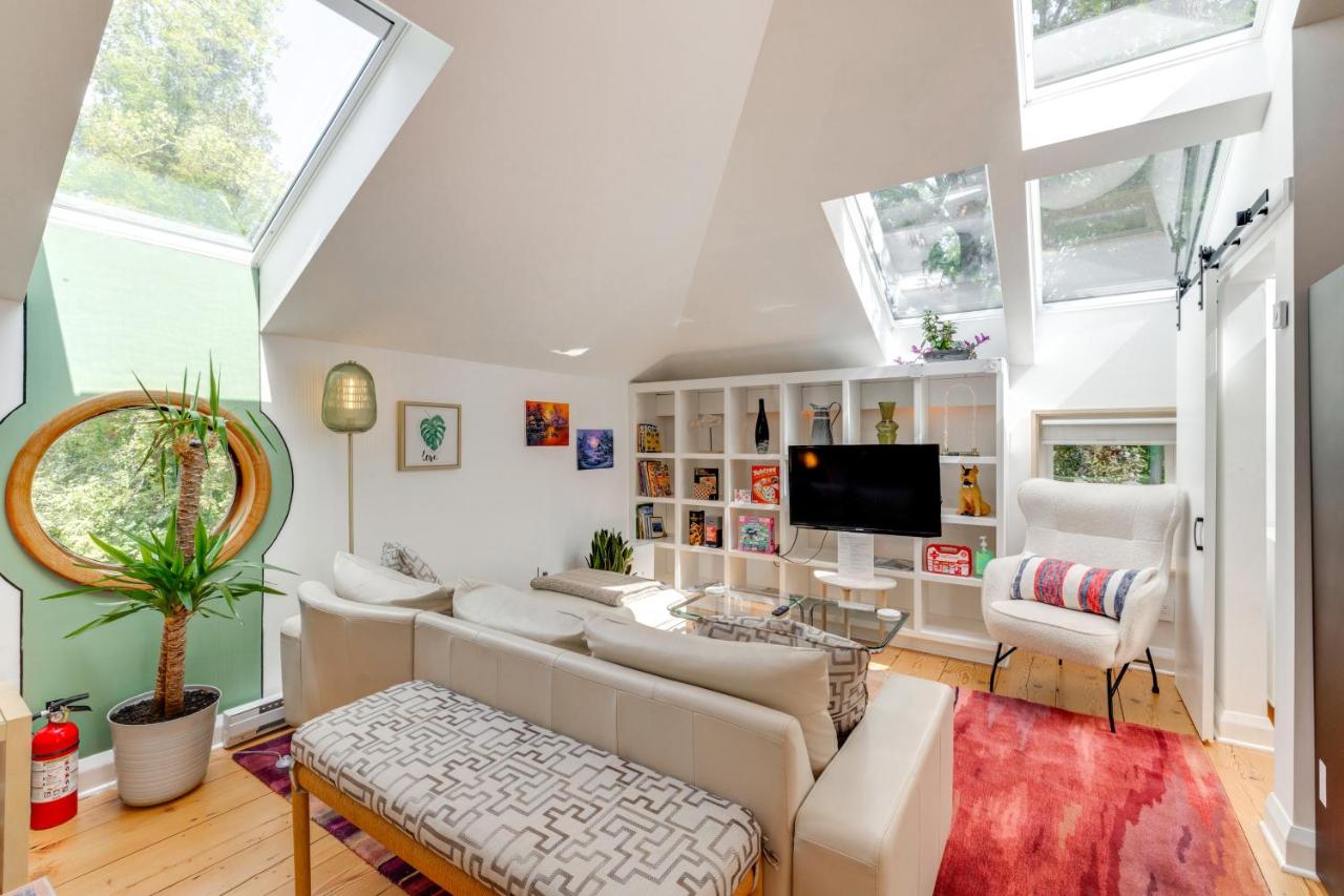 Pet-Friendly Minneapolis Studio Walk to Lake! - B&B Minneapolis