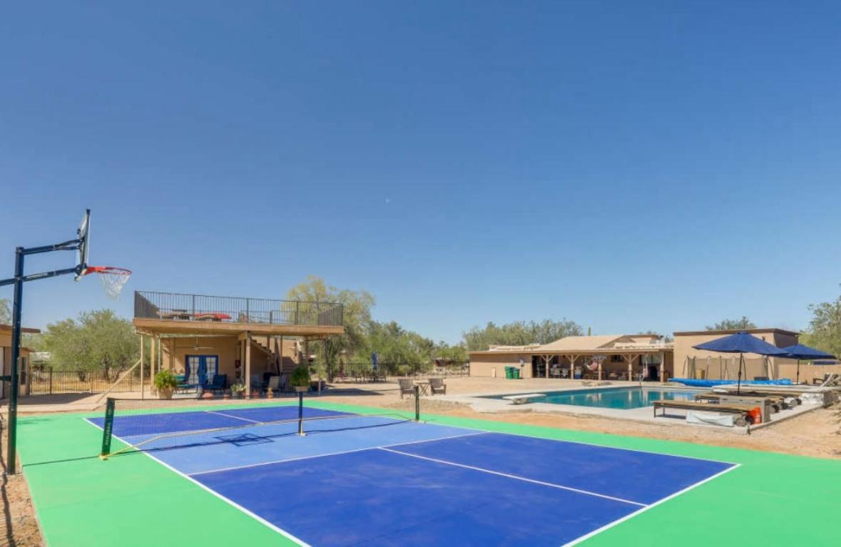 Oro Valley Guest House with Roof Top Views - B&B Oro Valley