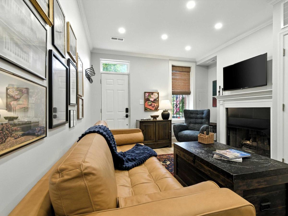 Capitol Hill Retreat Modern 2BR - Private Patio - Bed and Breakfast Washington