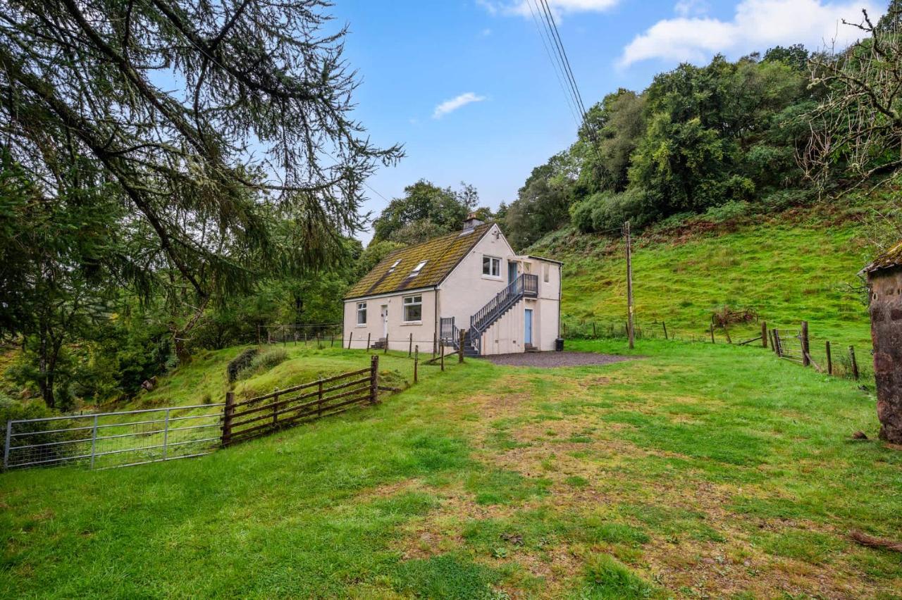 Charming 2-Bed Cottage on Tranquil Raera Farm - Chambres d'hôtes Kilninver