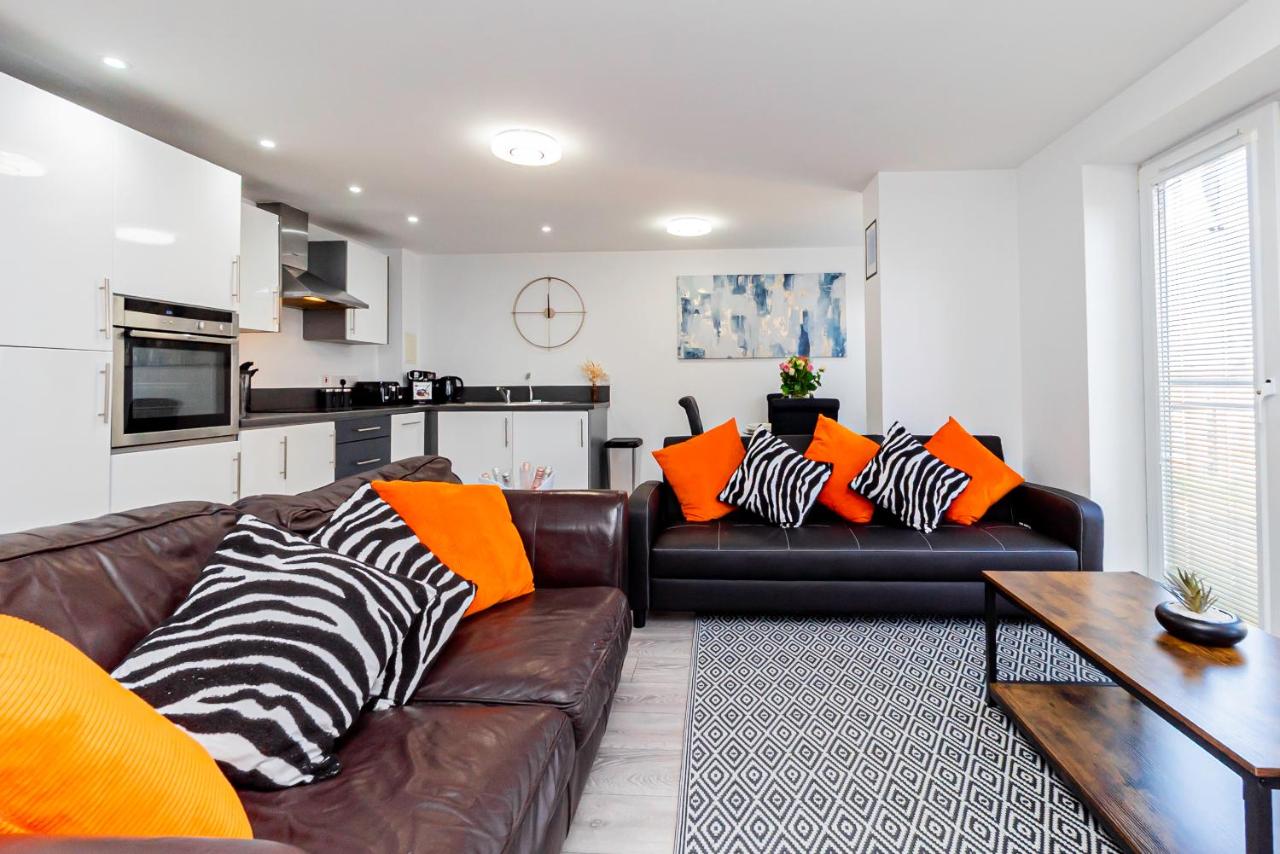 Upgraded 4 Beds Level Access Lifts 2Bath Parking - Ferienwohnung Basingstoke