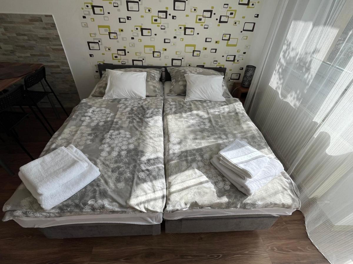 Apartment with Garden View