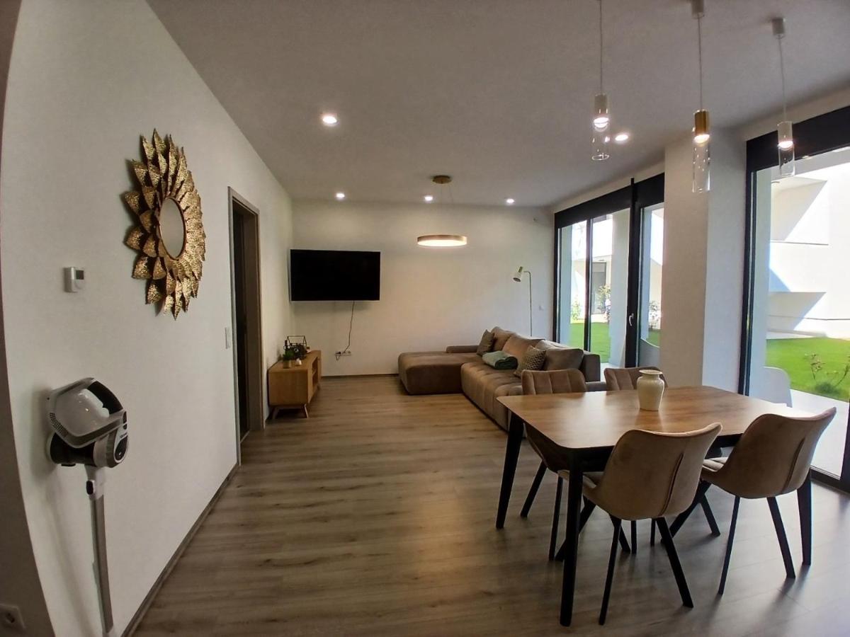 Fenyvesliget Apartmanok III - B&B Balatonfenyves
