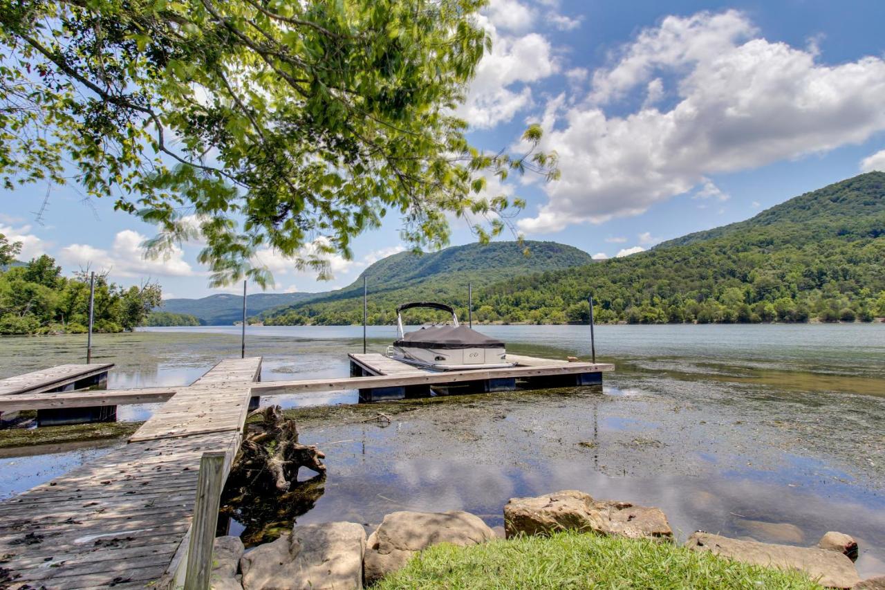 Dock & Hot Tub: Tennessee River Cabin Getaway - B&B Whitwell