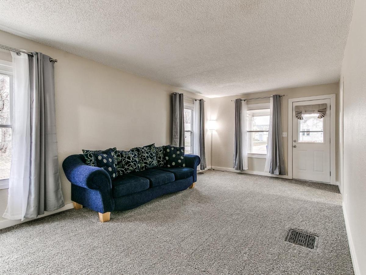 Cozy House Near Iowa State Fairgrounds! - Bed and Breakfast Des Moines