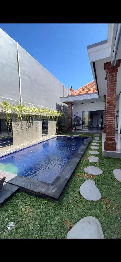 Simco Villa 3 En-suite Bedrooms CANGGU - Chambres d’hôtes Canggu