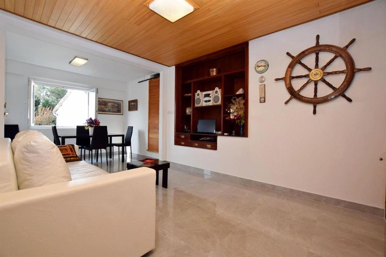 Apartamento de 2 dormitorios con terraza y vistas al mar