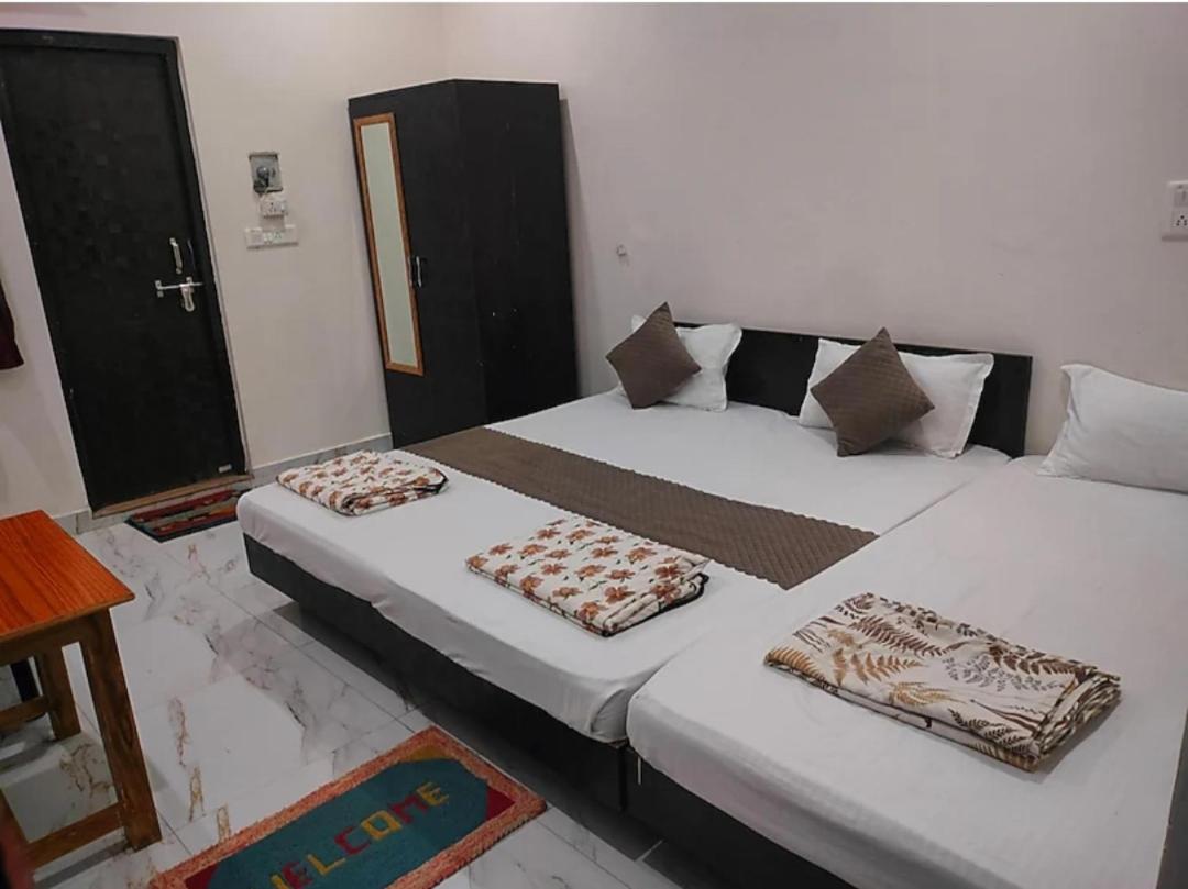 Shree Rameshwaram Guest House Ram Mandir 300 meters - B&B