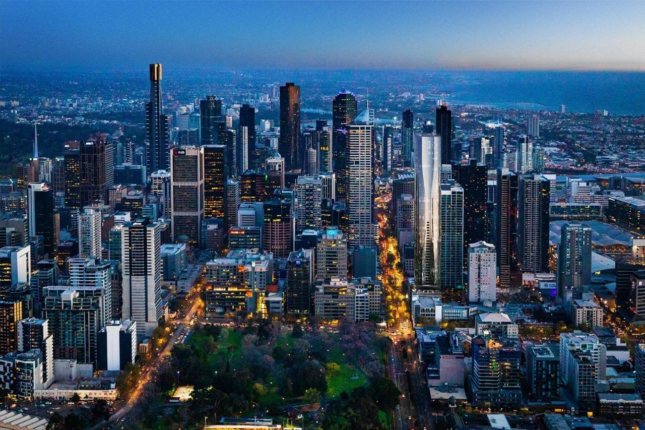 Urban Oasis Near Flagstaff Gardens SAUNA POOL GYM - B&B Melbourne