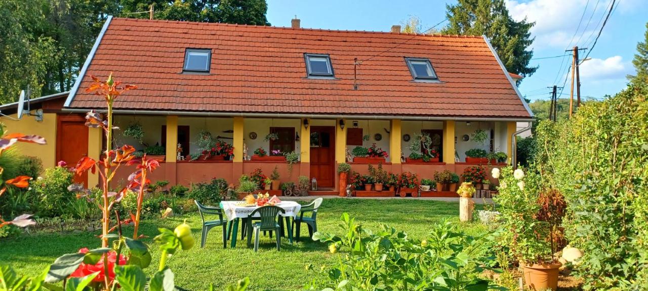 Tulipán Ház - B&B Bodony