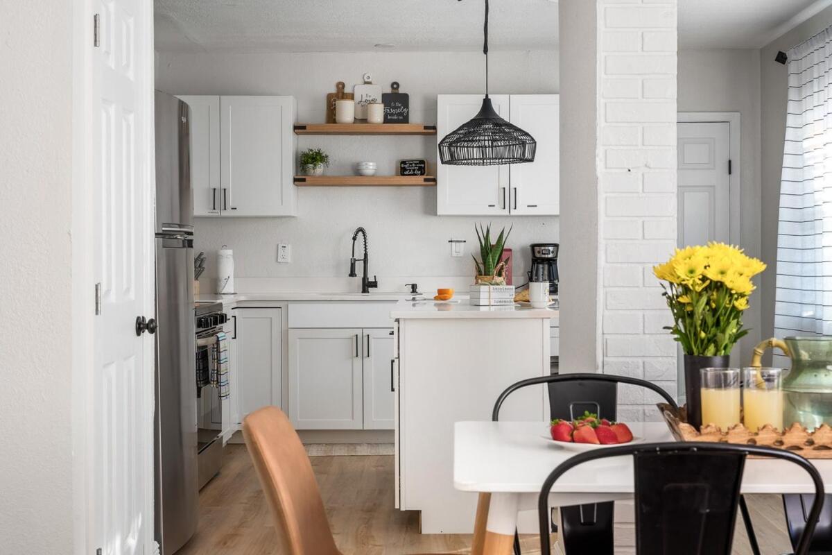 Luxury Home & Mins to Beach and Walk to Downtown - B&B Tarpon Springs