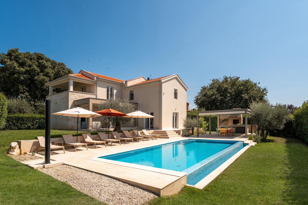 Villa MaK a family Oasis with heated Pool & Nature Views - B&B Sveti Lovreč