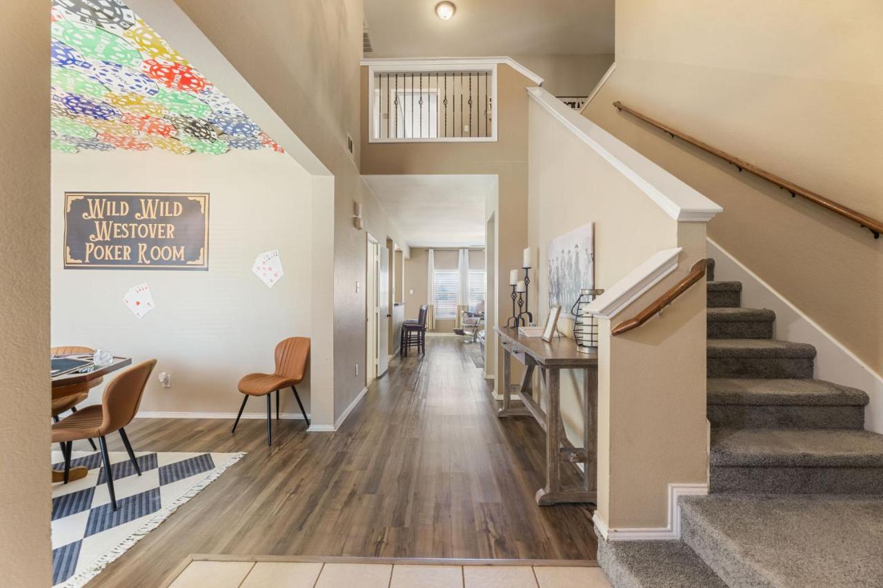 NEW 12 person I Game Rooms I Backyard Re-treat I Theater I 5bd - B&B Grand Prairie