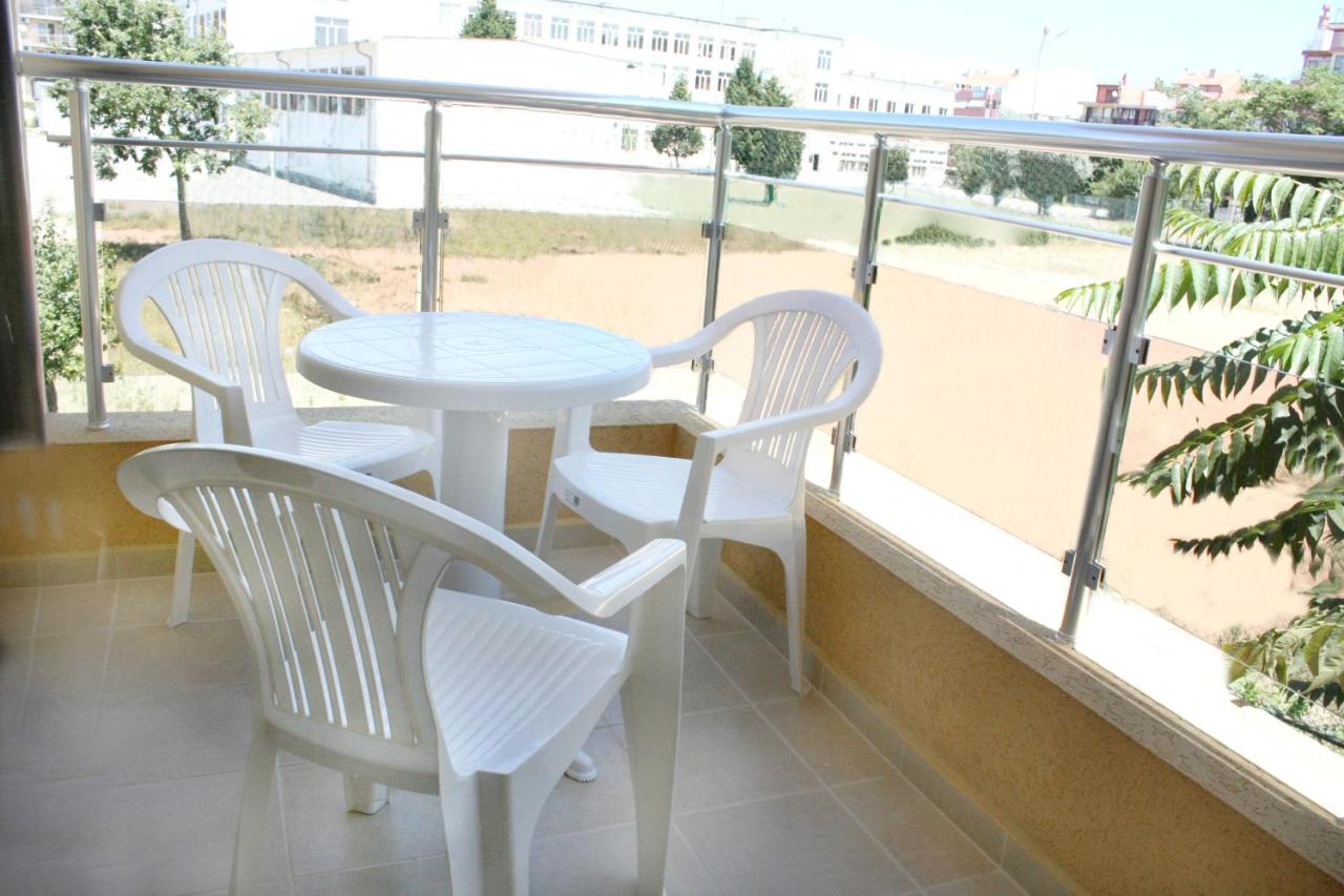 Estudio con balcón
