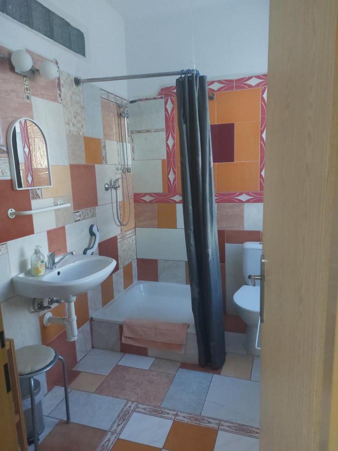 Dreibettzimmer mit Bad