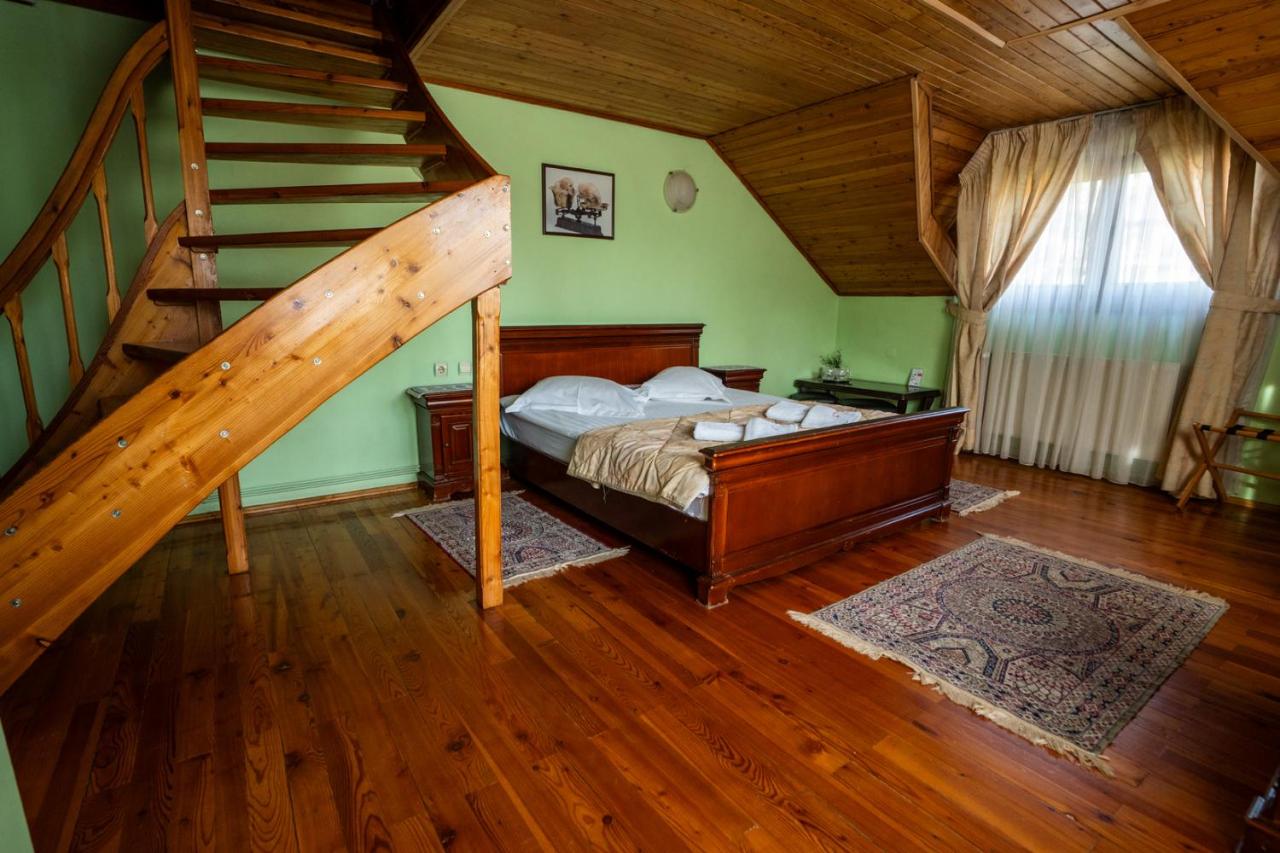 Camera Familiare con Balcone