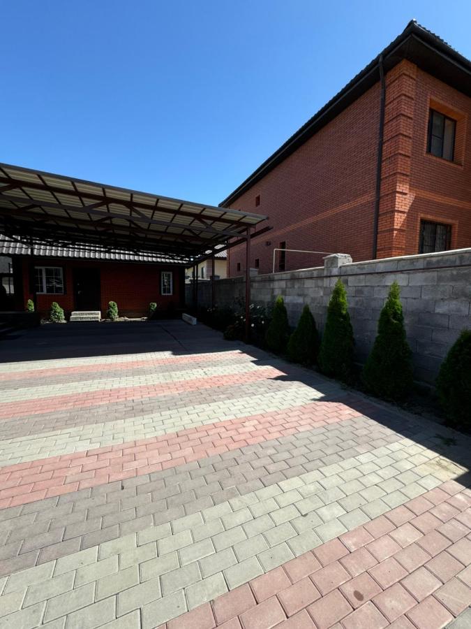 Уютный семейный гостевой дом с 4 спальнями - B&B Almaty