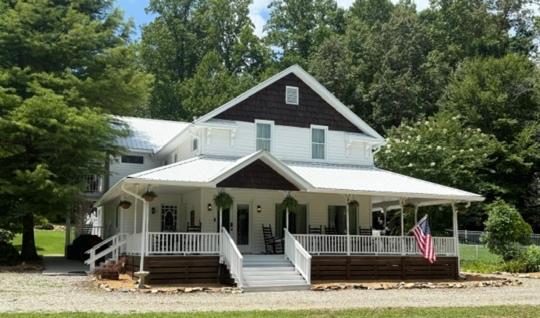 Misty Mountain Lodge - Bed and Breakfast Blairsville