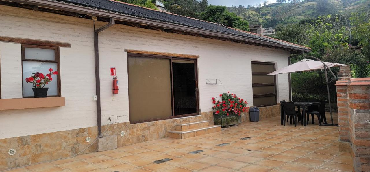 Studio Lit King-Size Deluxe