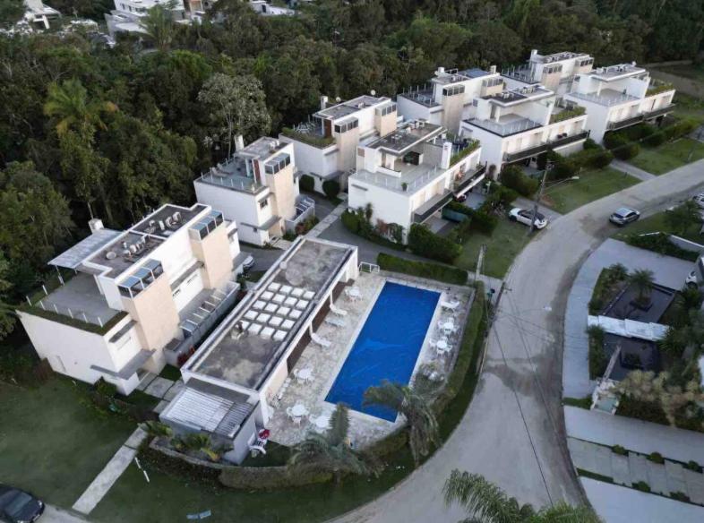 Casa com jacuzzi e rooftop - Wecare Hosting - Bed and Breakfast Bertioga