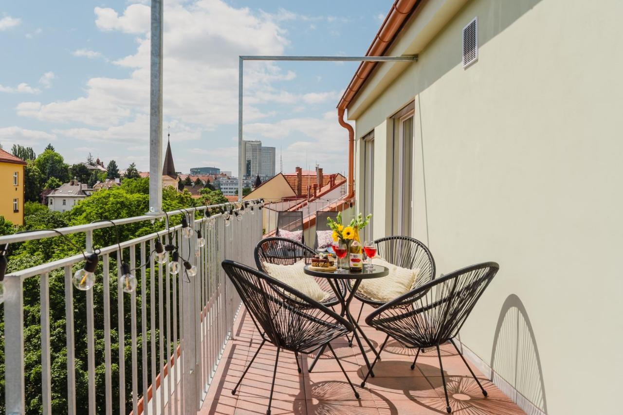 Prague Days - Bright Apartments with AC near Vyšehrad Castle - B&B Prague
