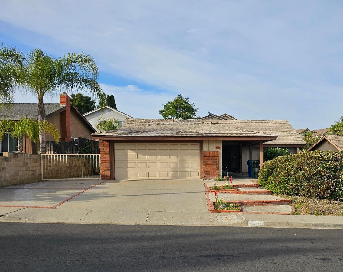 Private Room 1 - Prime City Access - Welcome to the Cat House - Due to a medical allergy we regret that we can NOT accommodate guests wearing fragrance including perfume and cologne, and also guests who smoke including smoke on clothing - B&B San Diego