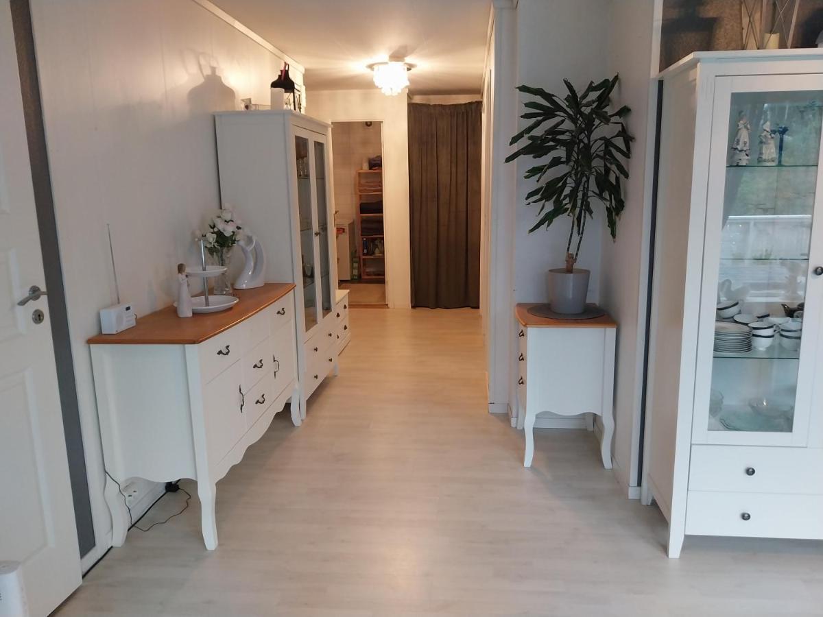 Nær sentrum skog å strand - B&B Åkrehamn