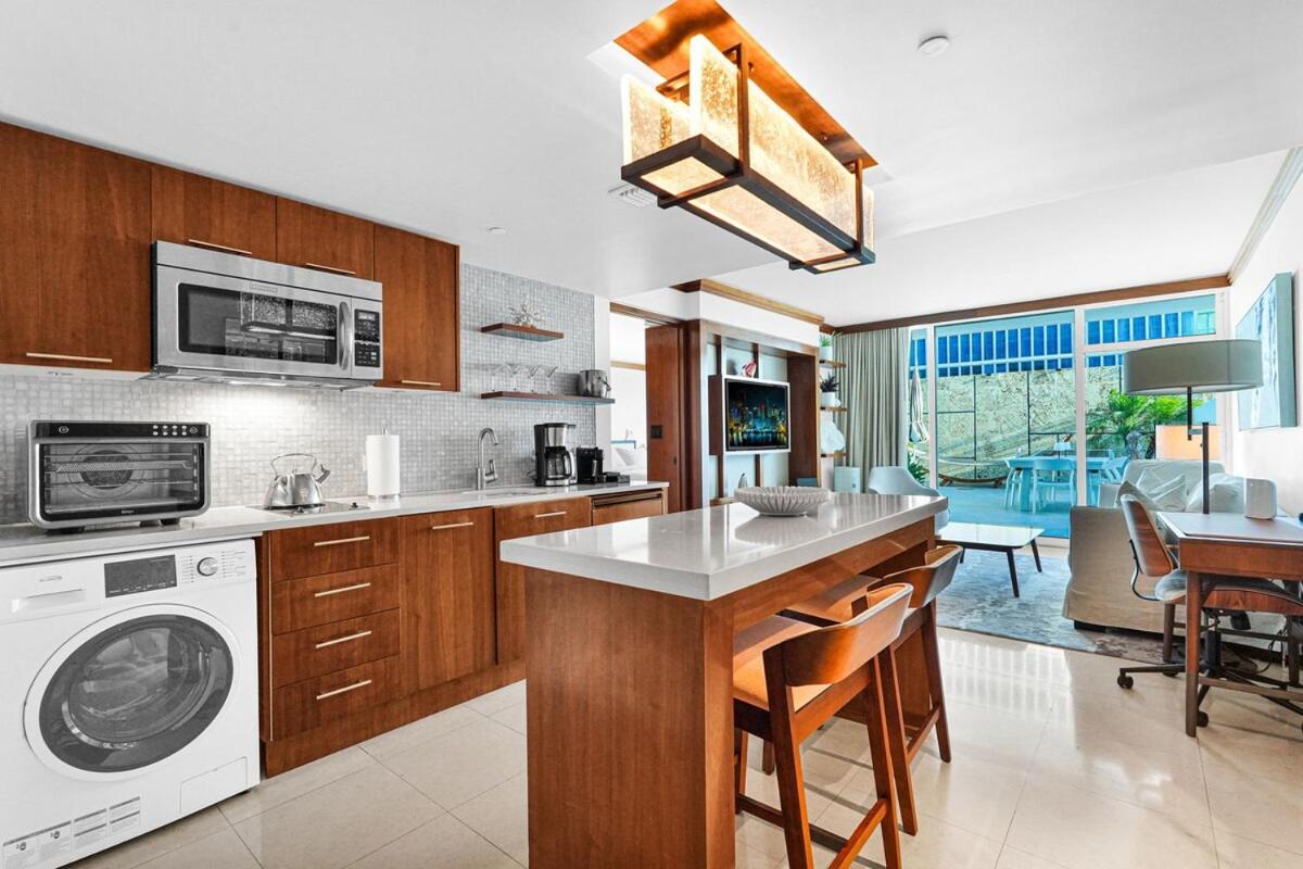 Sea Sky Terrace - Beachfront Oasis at The Carillon - B&B Miami Beach