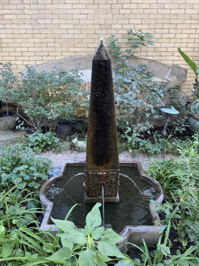 The Solar Lodge Albany Park, 2bdrm, 1 bath eclectic premium private apt - B&B Chicago