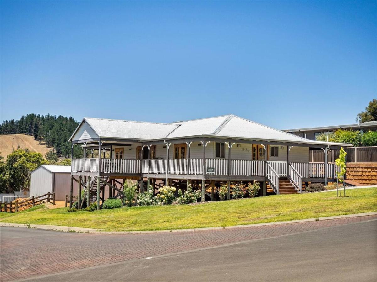 Meeukany - Hilltop Stunner in the Heart of Nannup - B&B Nannup