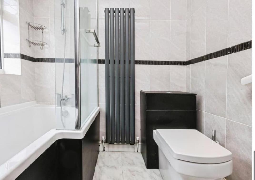 Entire luxury house Free Parking accommodations for contractors and long stays - B&B Birmingham