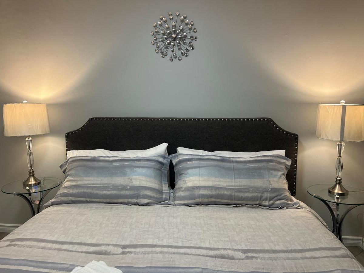 Modern 2 bedroom, 2 king beds, close to Hwy - B&B Kitchener