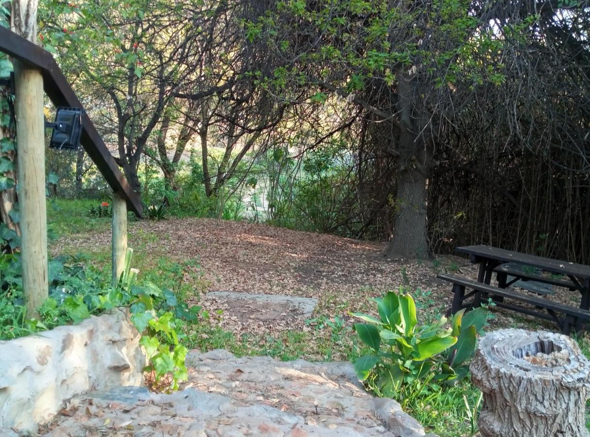 Lalapanzi Guest Cottage - Off-Grid Comfort - B&B Boplaas